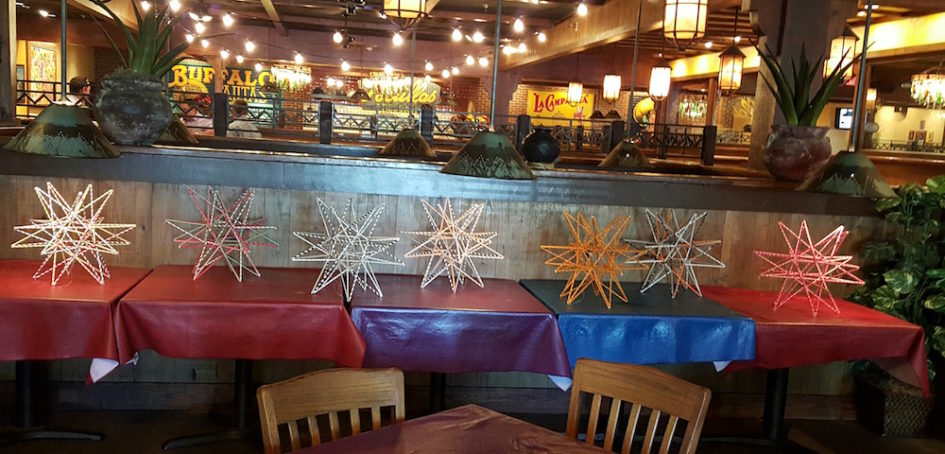 Image of a row of stars displayed on several tables in a restaurant